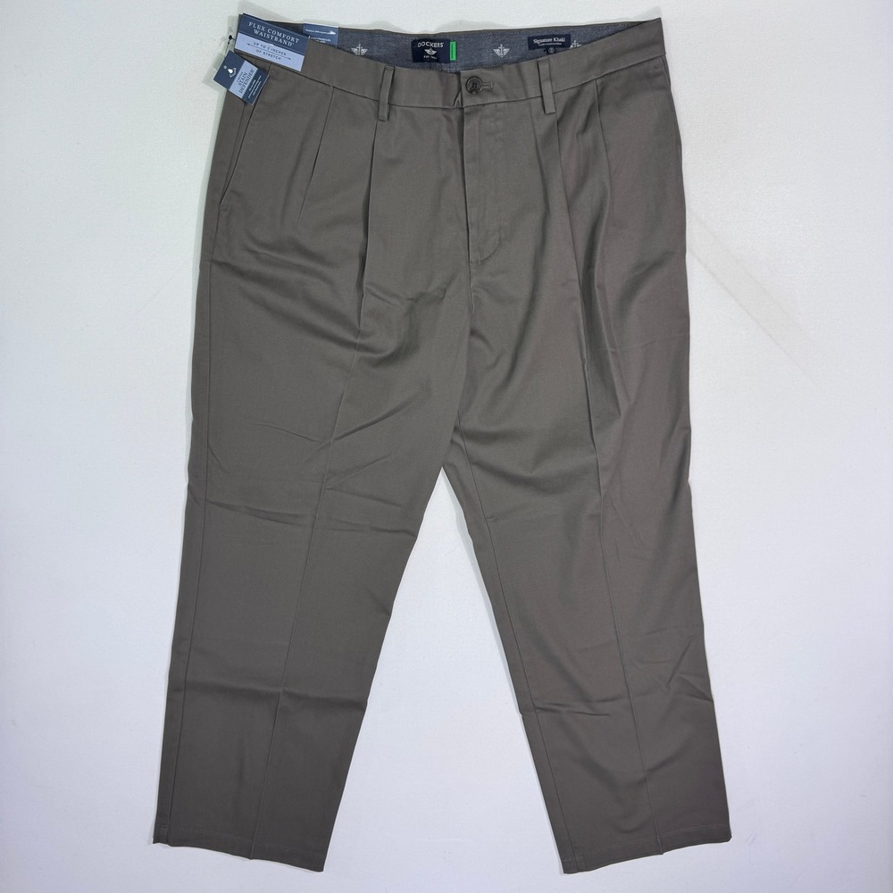 Dockers Signature Pleated Khaki Pants Mens 38x30 (38x29) Classic Fit Brown NWT